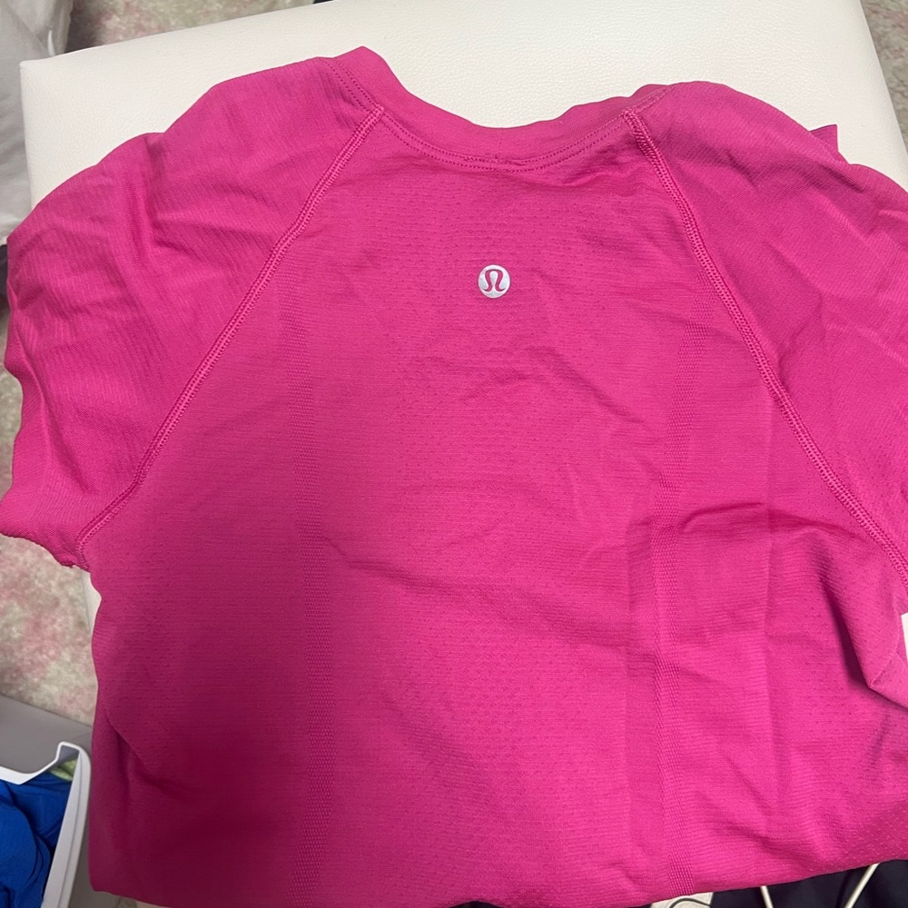 SONIC PINK SWIFTLY TECH LULU SHIRT